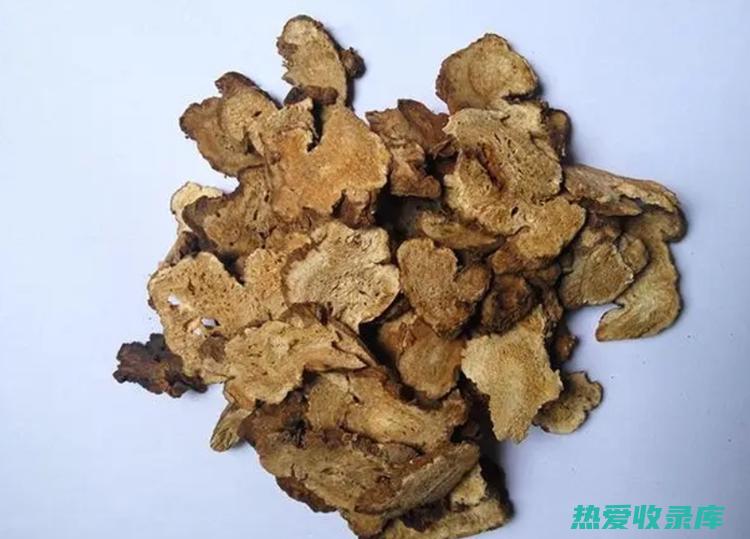 形状：白术呈长圆形或纺锤形，表面有皱纹和横向沟纹。(白术形似)