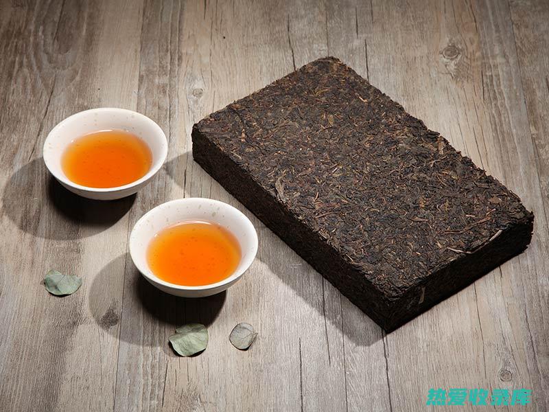 陳皮茯苓茶：陳皮10克，茯苓15克，用沸水沖泡，代茶飲。具有健脾化濕、降脂利尿的作用。(陈皮茯苓茶的配比)