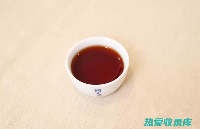 冲泡：将蜜紫菀干燥的花蕾或根茎加入沸水中冲泡 10-15 分钟，即可制成茶饮。(蜜紫菀炮制方法)
