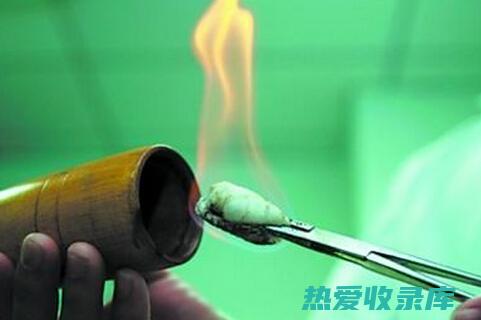 拔罐：在皮肤上放置玻璃罐，通过抽气产生负压，疏通经络，活血化瘀，缓解疼痛和疲劳。(拔罐在皮肤科的应用)