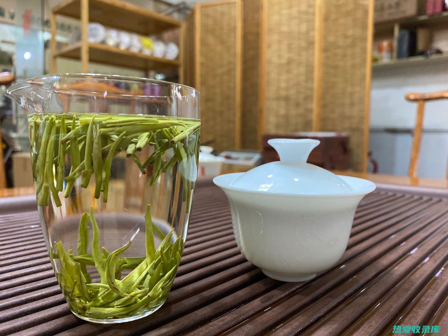 泡茶：将叶叶苗的叶子或根茎泡茶饮用。(叶子泡茶)